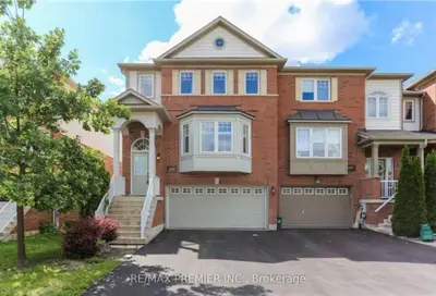 Att/Row/Townhouse in Oakville