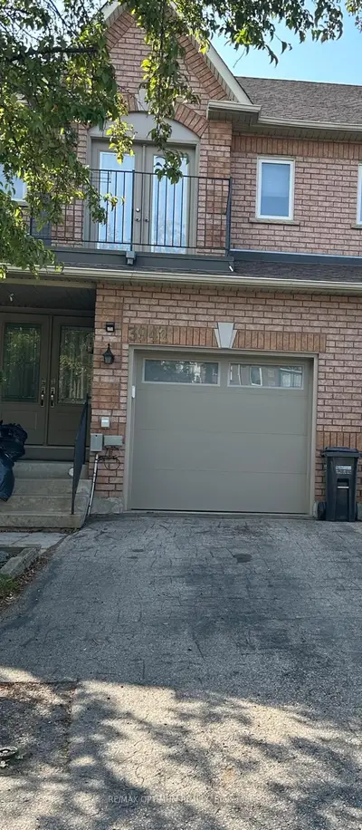 Att/Row/Townhouse in Mississauga