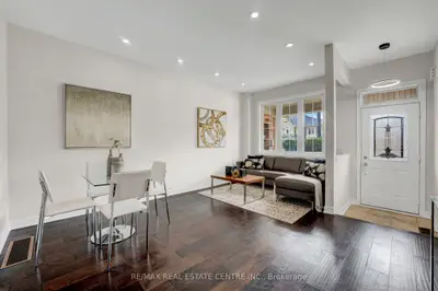 Att/Row/Townhouse in Brampton
