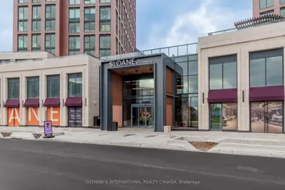 29 York Garden Way 2203, Toronto, On M6a 2v1
