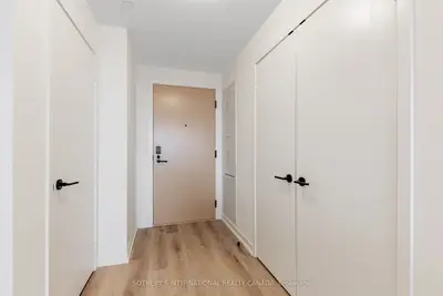 5 York Garden Way 505, Toronto, On M6a 2v1