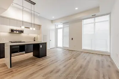 5 York Garden Way Th#101, Toronto, On M6a 2v1