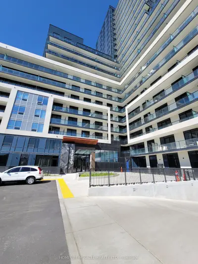 Common Element Condo in Oakville