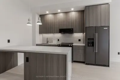 31 York Garden Way 505, Toronto, On M6a 2v1