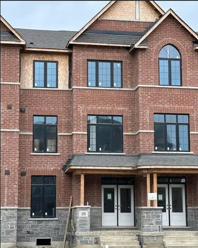 28 Petch Avenue, Caledon, On L7c 0y9