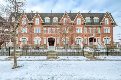 Condo Townhouse in Mississauga