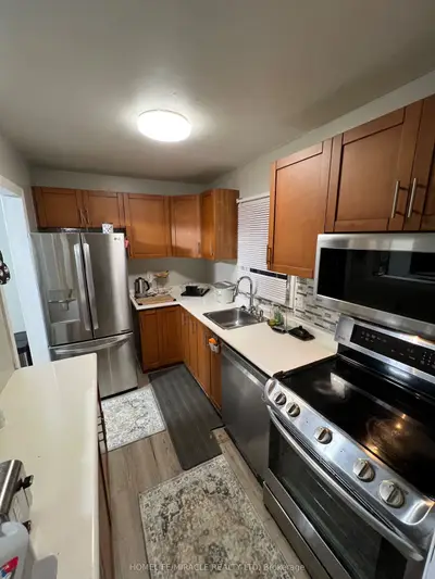 5 Glencairn Square, Brampton, On L6s 2h7