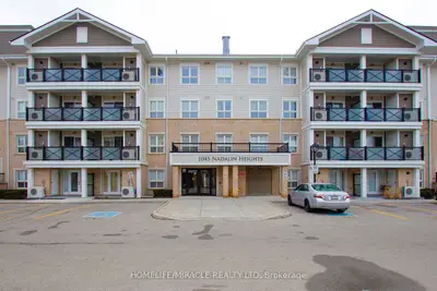 Condo Apartment in Milton
