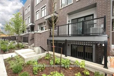 66 Long Branch Avenue 17, Toronto, On M8w 3j4