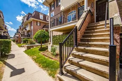 52 Sidney Belsey Crescent 204, Toronto, On M6m 5j1