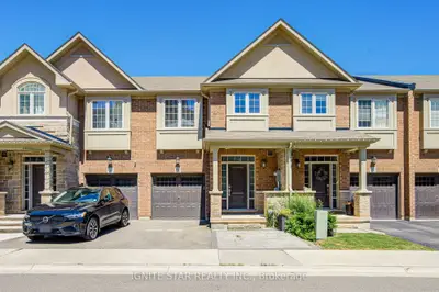 Att/Row/Townhouse in Oakville