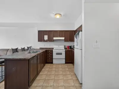 4 Evelyn Wiggins Drive, Toronto, On M3j 0g3