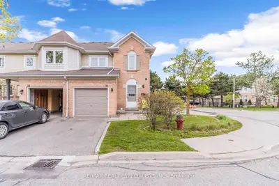 Condo Townhouse in Brampton
