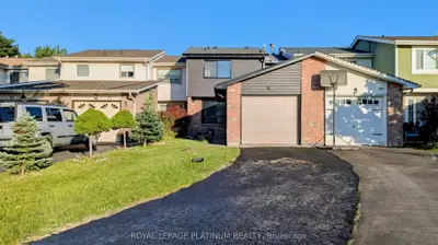 Att/Row/Townhouse in Brampton