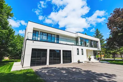 Detached in Burlington