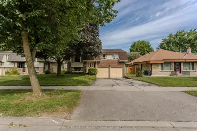 2915 Saint Malo Circle, Mississauga, On L5n 1s8