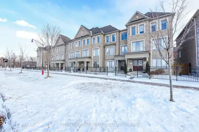 Att/Row/Townhouse in Brampton