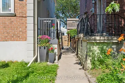 313 Bartlett Avenue N, Toronto, On M6h 3g8