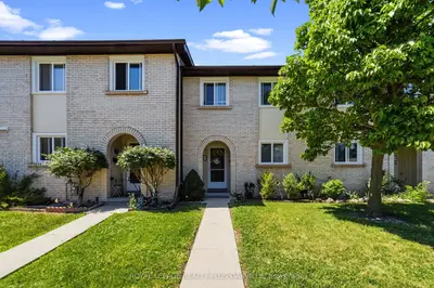 Condo Townhouse in Oakville