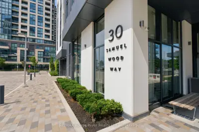 30 Samuel Wood Way 1005, Toronto, On M9b 0c9