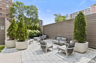 21 Park Street E 717, Mississauga, On L5g 1l7