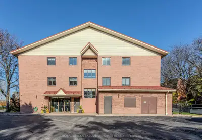 Condo Townhouse in Mississauga