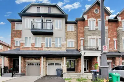Att/Row/Townhouse in Brampton