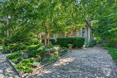 526 Burlington Avenue, Burlington, On L7s 1r8