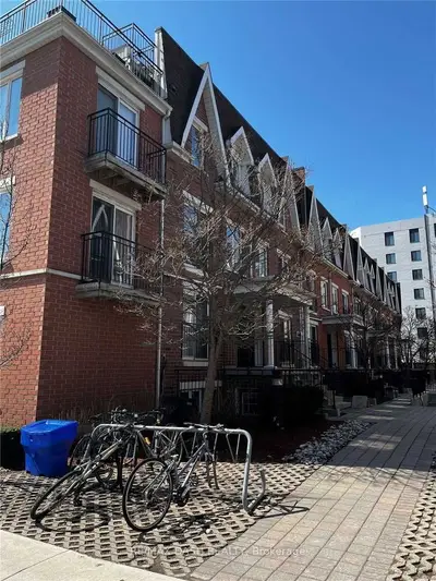 Condo Townhouse in Toronto