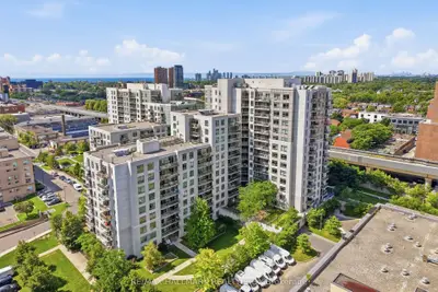 Condo Apartment in Toronto