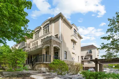 3077 Cawthra Road 18, Mississauga, On L5a 2x4