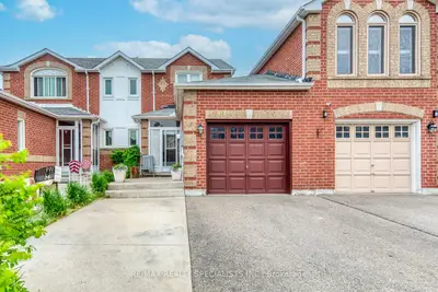 Att/Row/Townhouse in Brampton