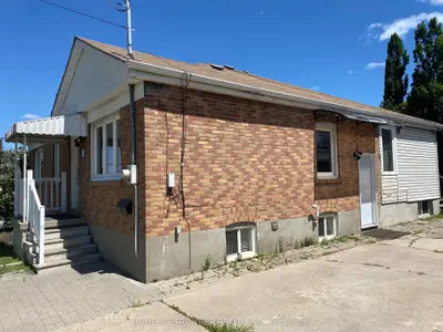 63 Lockerbie Avenue Unit D, Toronto, On M9n 3a3