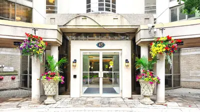 45 Kingsbridge Garden Circle 2105, Mississauga, On L5r 3k4