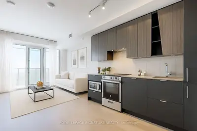 Condo Apartment in Mississauga