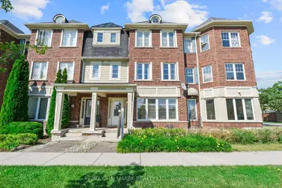 Att/Row/Townhouse in Milton