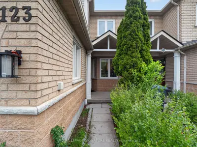 833 Scollard Court 123, Mississauga, On L5v 2b4