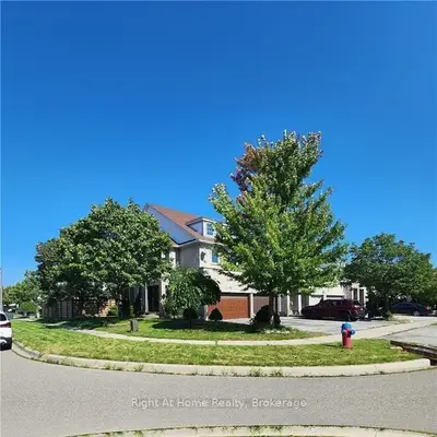 Att/Row/Townhouse in Oakville