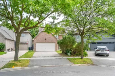 39 Newington Crescent, Toronto, On M9c 5b7