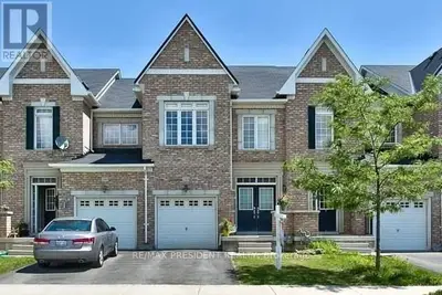 Att/Row/Townhouse in Oakville