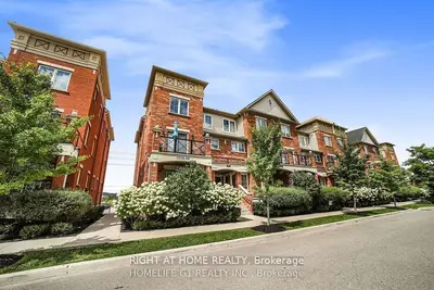 Condo Townhouse in Oakville