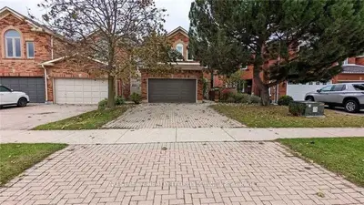 Detached in Oakville
