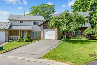 22 Borden Hill Court, Brampton, On L6s 3k7