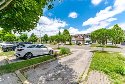 111 Chipmunk Crescent, Brampton, On L6r 1b4