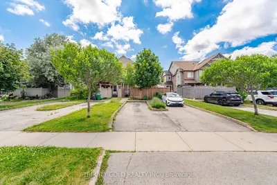 111 Chipmunk Crescent, Brampton, On L6r 1b4