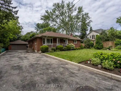 327 Angelene Street, Mississauga, On L5g 1x5