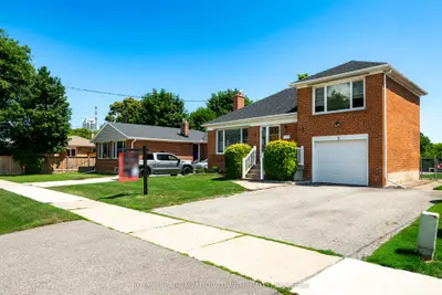 5 Boreal Road, Toronto, On M9c 2e9