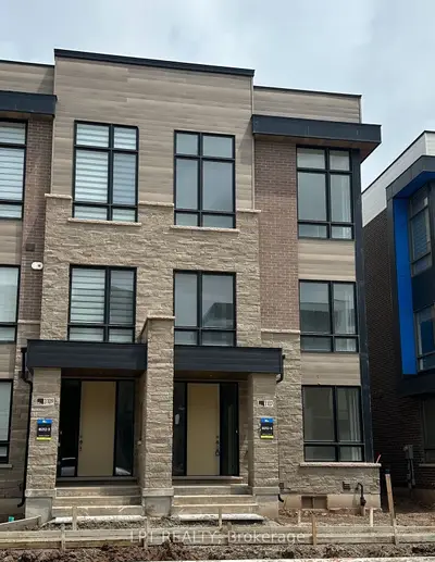 Att/Row/Townhouse in Oakville