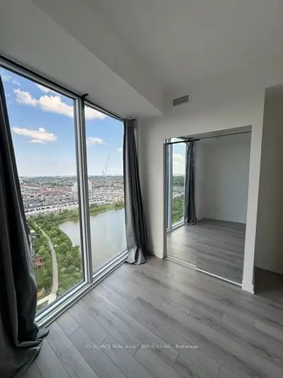 Co-op Apartment in Oakville
