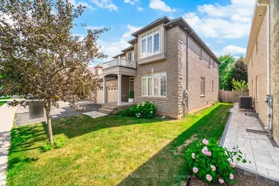 Detached in Oakville